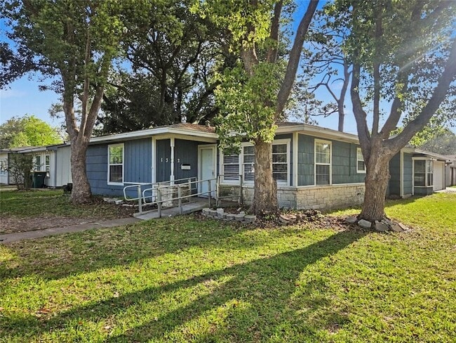 Building Photo - 1302 Westward Ave
