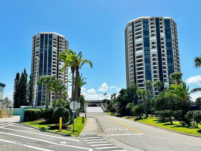 Building Photo - 1 Oceans W Blvd Unit 4B5