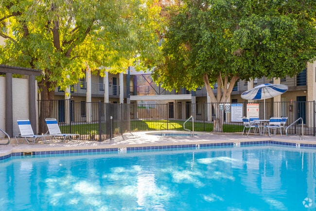 Building Photo - Vue Nineteen 01