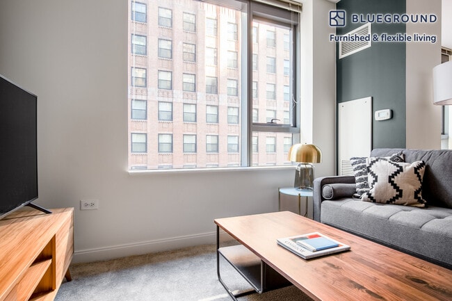 Photo - 210 N Wells St Unit FL17-ID267