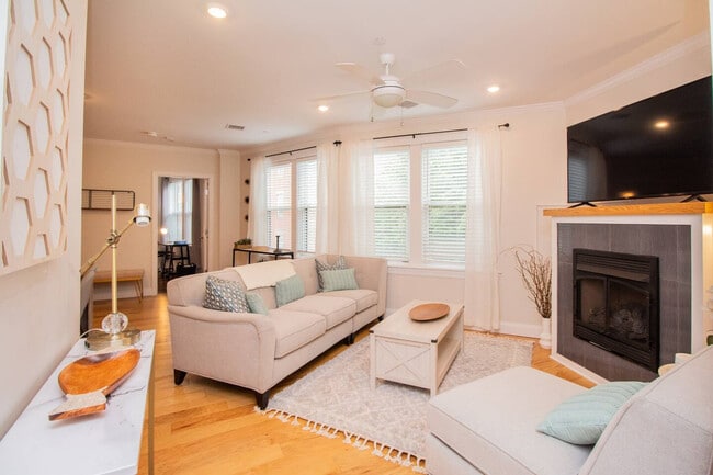 Building Photo - 1008 Tremont St Unit SI FL1-ID1335175P
