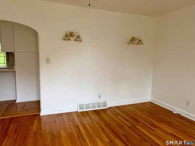 Photo - 79 S B St