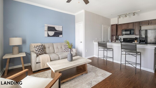 Building Photo - 14807 Woodland Hills Dr Unit 1107