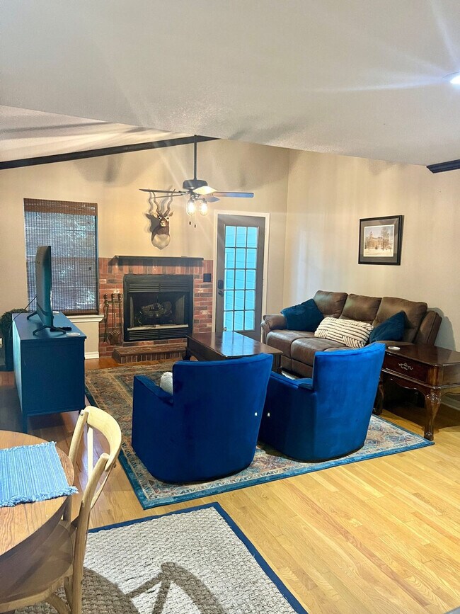 Photo - 1072 Valley View Dr Unit ID1363334P