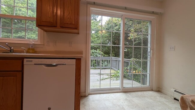 Photo - 184 Brock St Unit B