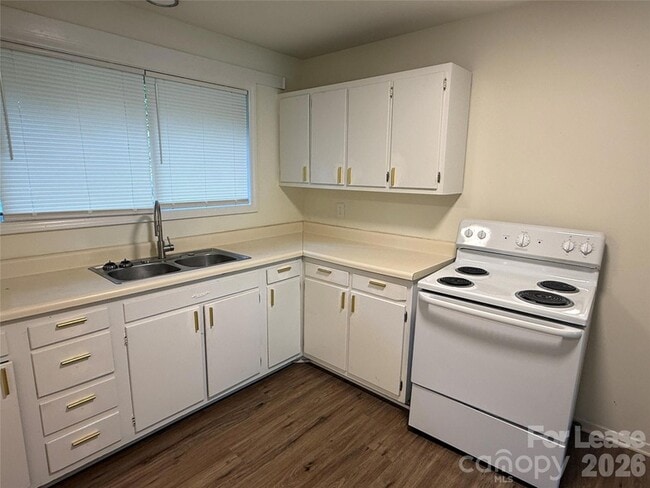 Photo - 544 Blendwood Dr