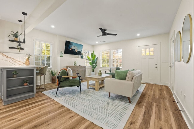 Building Photo - 1550 Mayflower Ave SW Unit SI ID1609616P