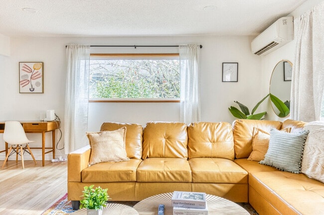 Building Photo - 3201 SW Sherwood Pl Unit ID1054293P