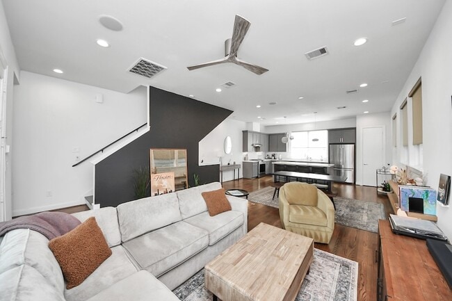 Photo - 1721 Eado Point Ln