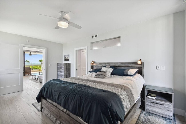Photo - 1922 Harbourside Dr Unit SI FL1-ID1590867P