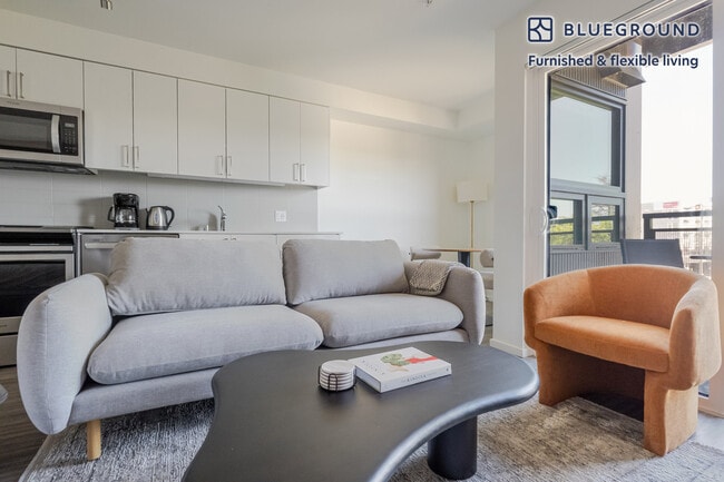 Building Photo - 4609 Union Bay Pl NE Unit FL3-ID887