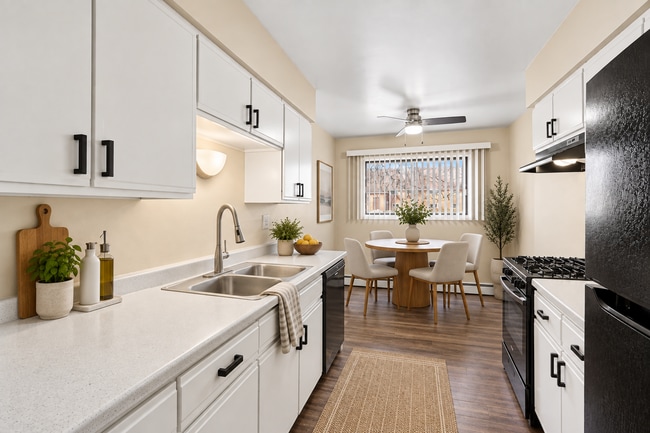 Photo - Country Chalet Apartments