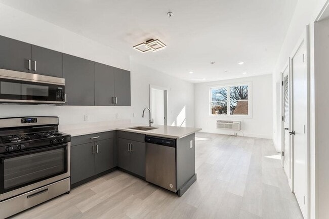 Building Photo - 43-45-45 W 32nd St