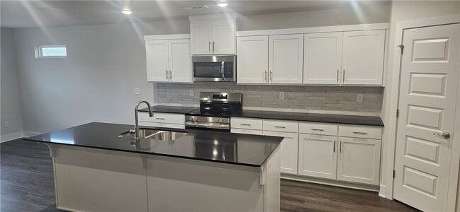 Photo - 516 S Benchmark Ln