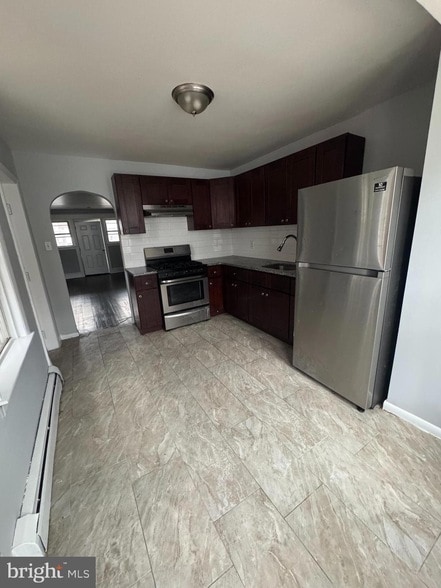 Photo - 841 Bridge St