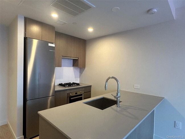 Building Photo - 131-02B 40th Rd Unit 7O