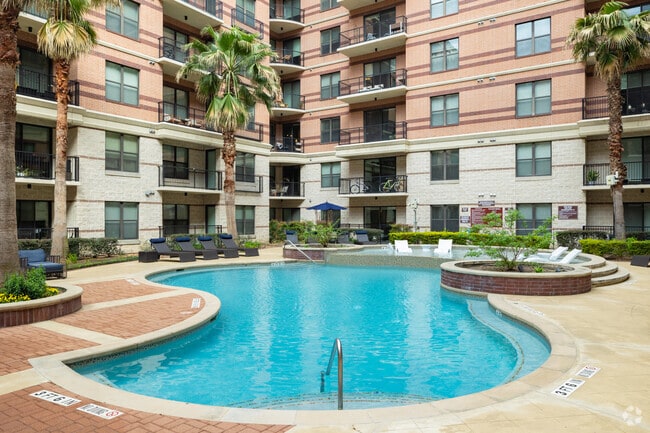 Courtyard Pool - Memorial Hills