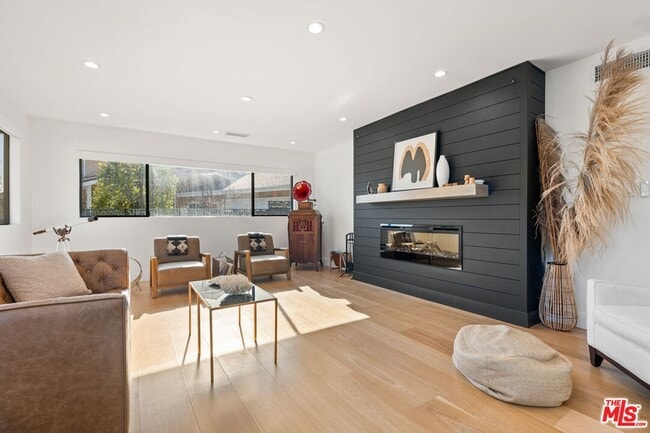 Photo - 8547 Shoup Ave