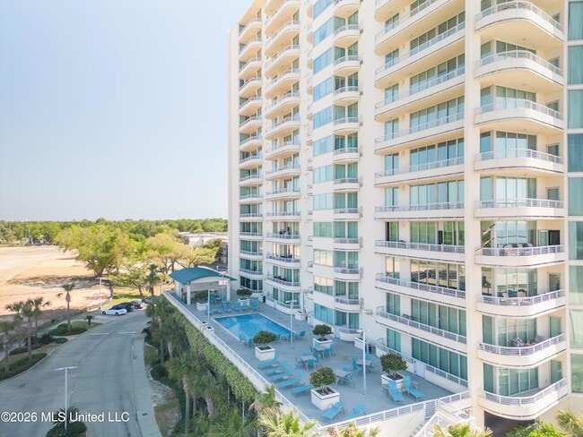 Building Photo - 2060 Beach Blvd Unit 103