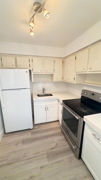 Building Photo - 20200 NE 27th Ct Unit 9