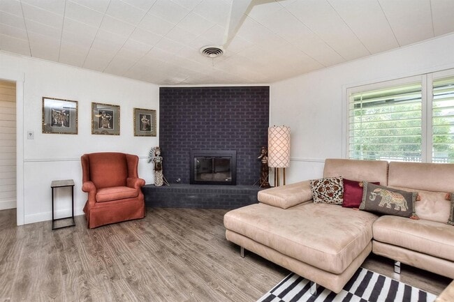 Photo - 1407 E 19th St