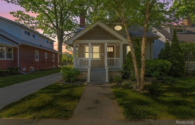 Photo - 615 E Fifth St