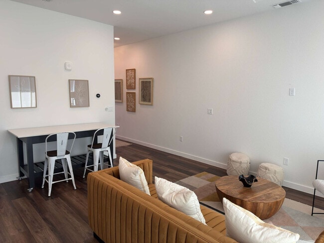 Photo - 2165 Gabriels Pl Unit FL1-ID1346922P