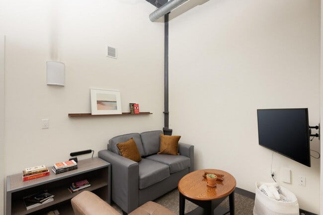 Building Photo - 1125 N 9th St Unit ID1379034P