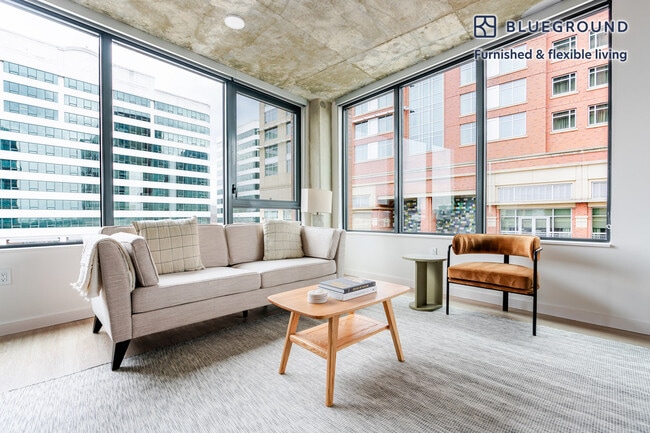 Building Photo - 3030 Potomac Ave Unit FL3-ID1030