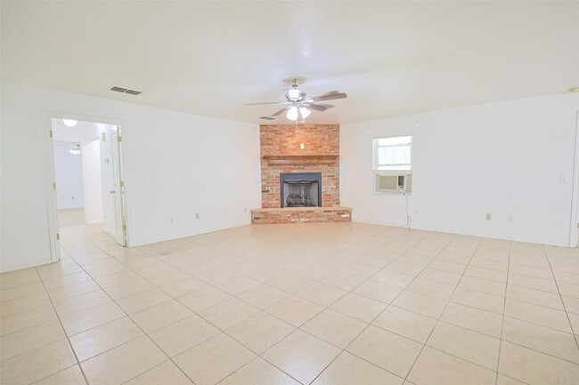 Photo - 2550 W Lucas Rd
