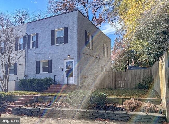 Building Photo - 226 Guthrie Ave