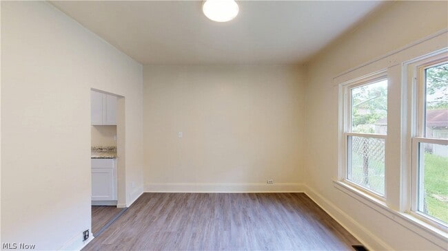 Photo - 210 Perry St