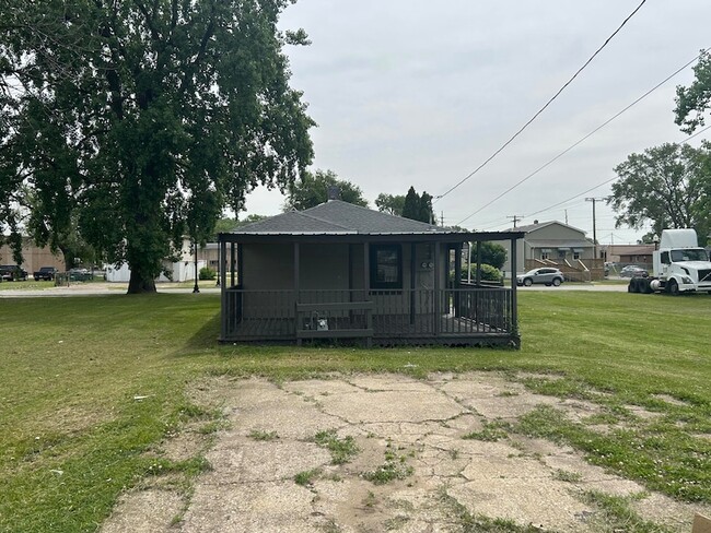 Photo - 3822 Melville Ave