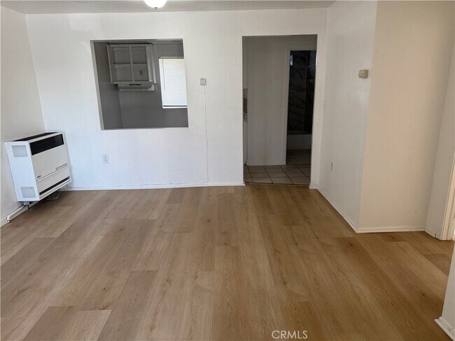 Photo - 1124 E 40th Pl