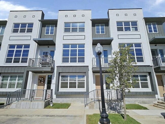 Building Photo - 13325 Bee St Unit 406