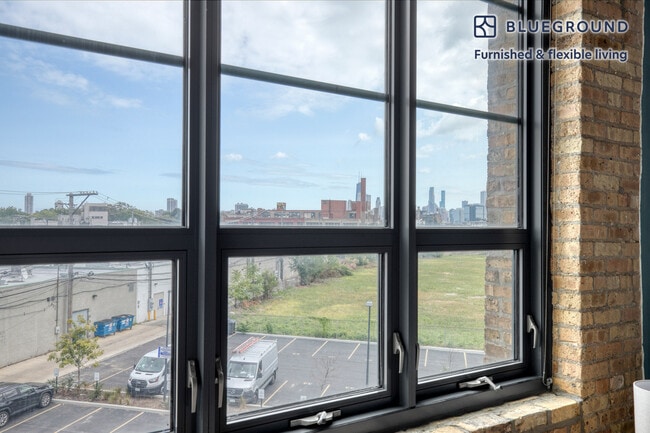 Photo - 2061 N Southport Ave Unit SI FL3-ID782