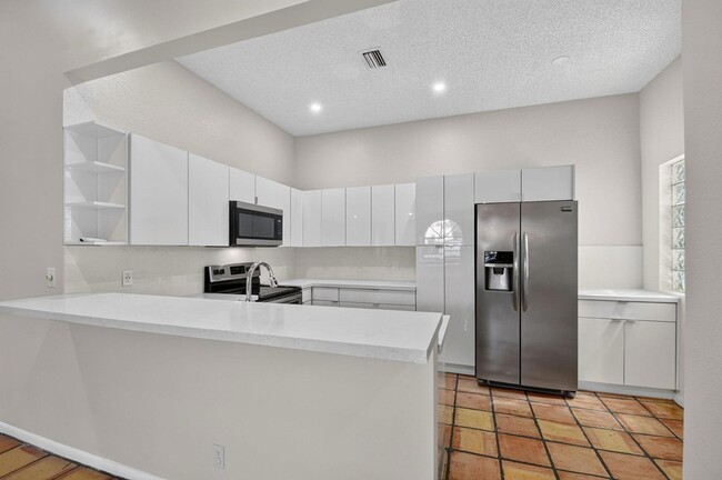Photo - 5451 Verona Dr Unit N