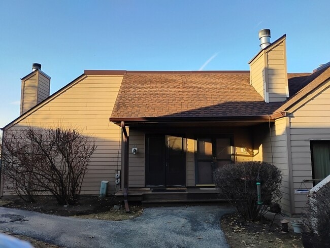 Building Photo - 3325 Beacon St