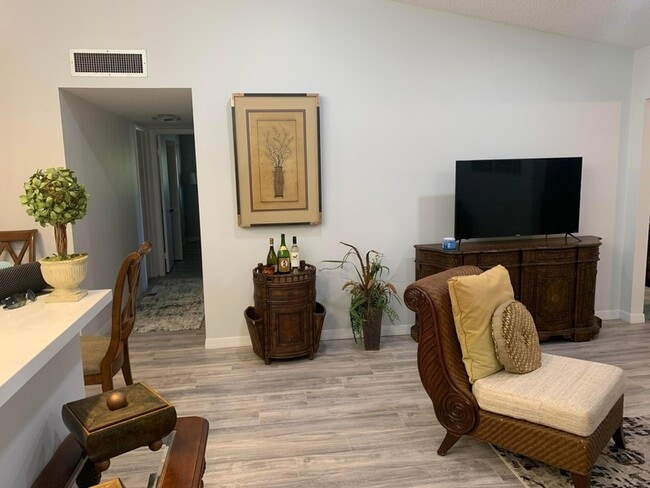 Photo - 1100 Duncan Cir Unit 202