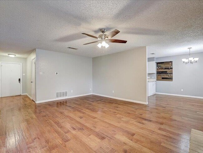 Photo - 10906 Meadgreen Ct