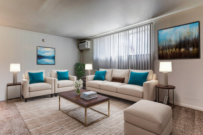 Building Photo - Somerset Manor East Apartments