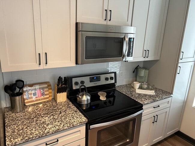 Photo - 401 W Trade St Unit ID1344140P