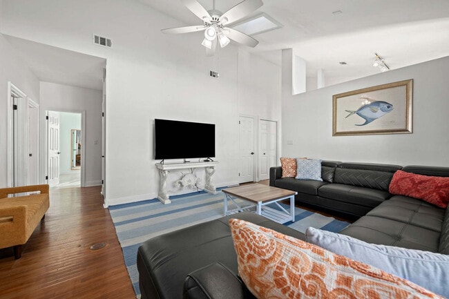 Photo - 4431 Luke Ave Unit ID1354368P