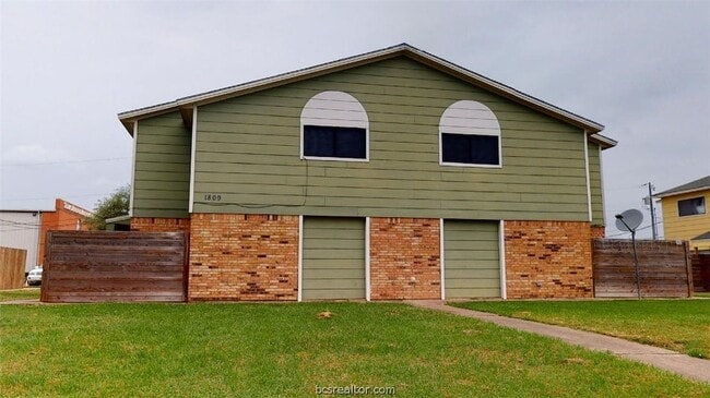 Building Photo - 1809 Treehouse Trail Unit B