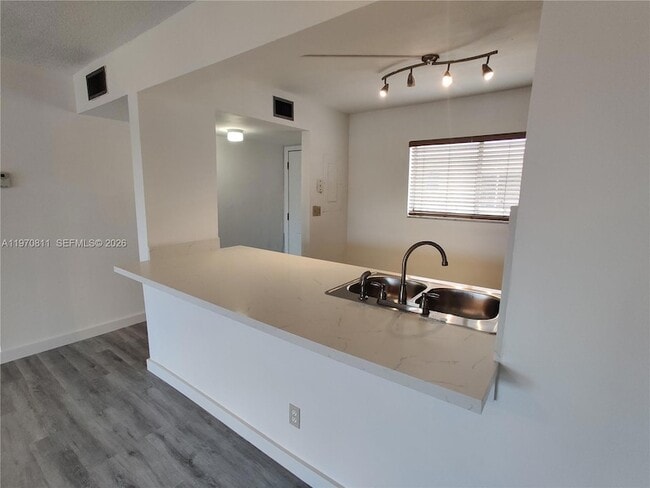 Building Photo - 17000 NW 67th Ave Unit 417