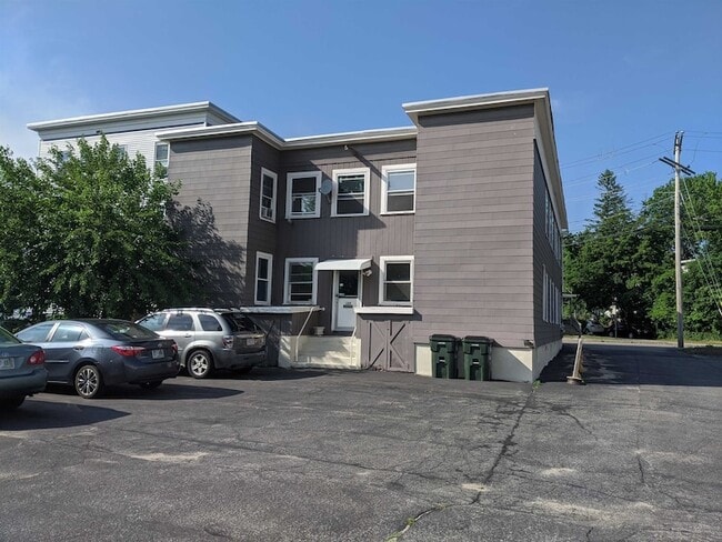Building Photo - 685 Massabesic St Unit 2