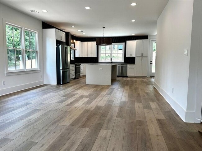 Photo - 192 Claire Dr SE