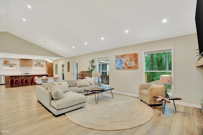 Photo - 213 Oakmount Dr