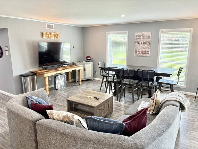 Building Photo - 1105 Glade St Unit ID1328055P