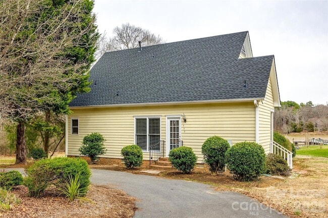 Photo - 1739 Old Clay Hill Rd